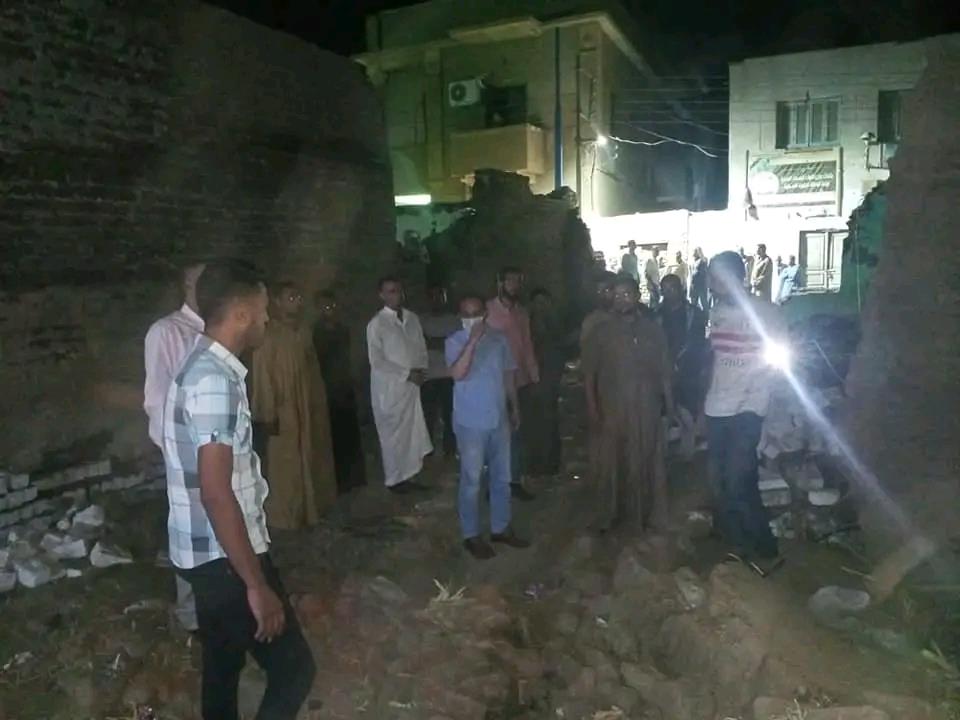 السكرتير العام والمساعد يعينان انهيار منزل بقرية مسارة بحضور رئيس المركز والإدارة الهندسية 