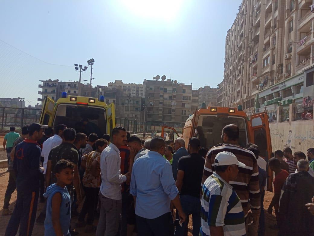 محافظ أسيوط يتفقد موقع انفجارغاز فريون اثناء إجراء صيانة تكييفات واصابة 3 فنيين