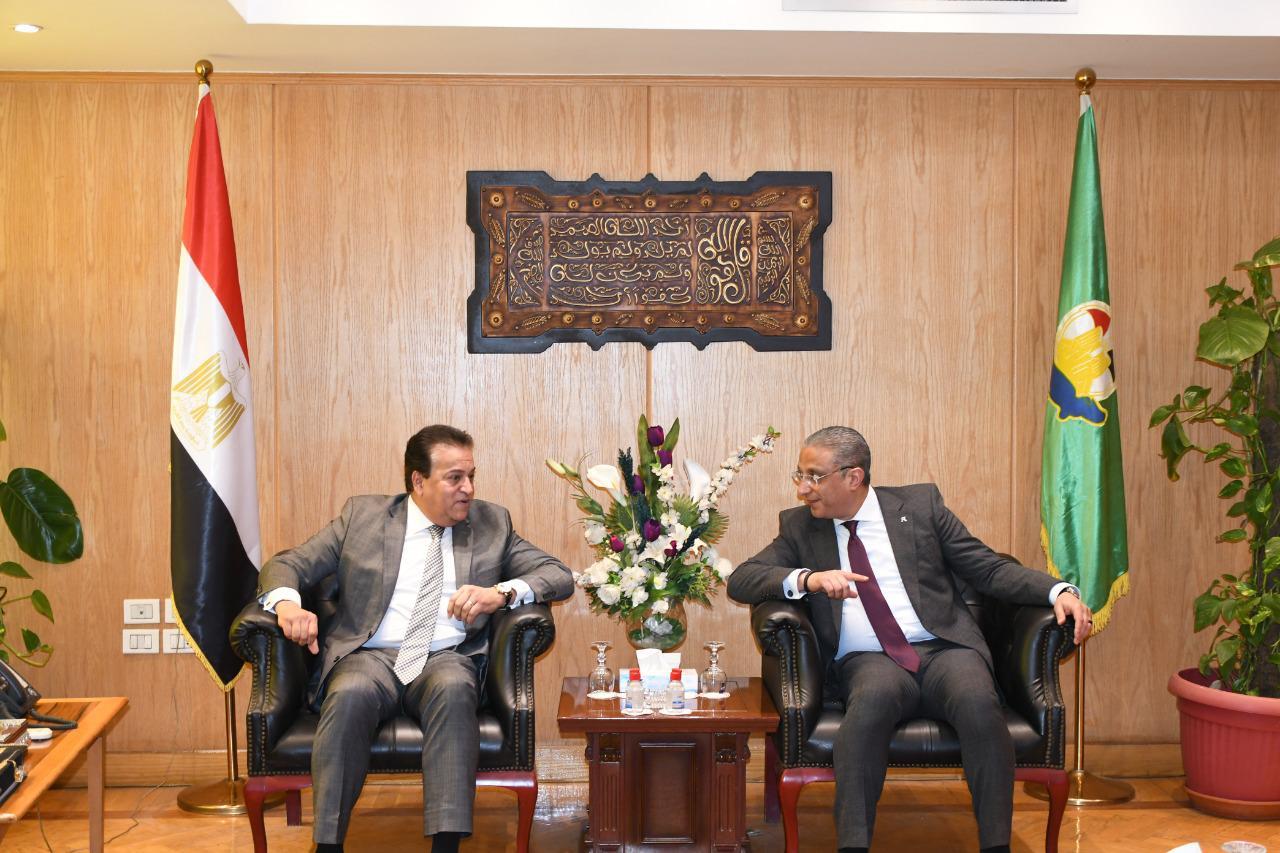 وزير الصحة ومحافظ الفيوم يجتمعان بأعضاء مجلسي النواب والشيوخ لمناقشة المطالب والاحتياجات بالقطاع