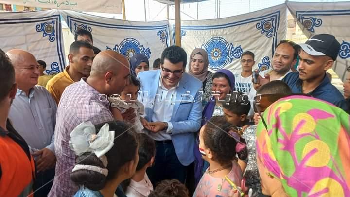 ضمن "حياة كريمة" .. وكيل وزارة الصحة بالشرقية يتفقد القافلة الطبية أنت الحياة بشهداء بحر البقر 2