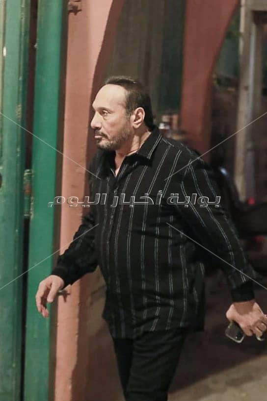 نجوم الفن والإعلام يواسون خالد زكي في وفاة زوجته بمسجد الشرطة 