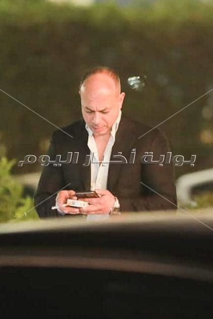 نجوم الفن والإعلام يواسون خالد زكي في وفاة زوجته بمسجد الشرطة 