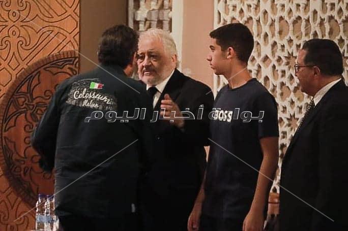 نجوم الفن والإعلام يواسون خالد زكي في وفاة زوجته بمسجد الشرطة 