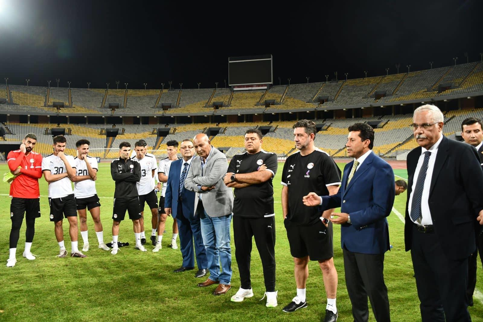 وزير الرياضة يلتقى لاعبى منتخب مصر 