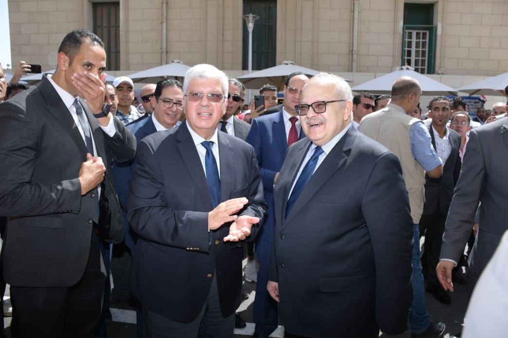 عاشور والخشت يشهدان تحية العلم 
