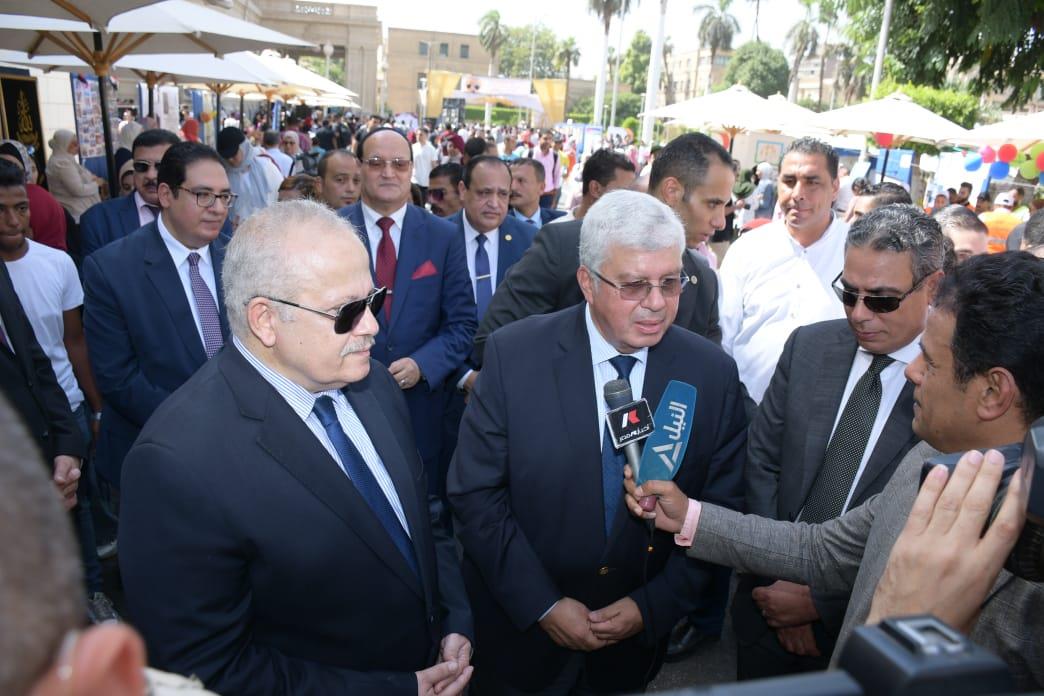 عاشور والخشت يشهدان تحية العلم 2