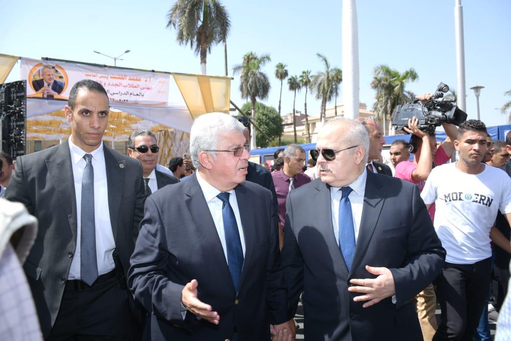 عاشور والخشت يشهدان تحية العلم 2