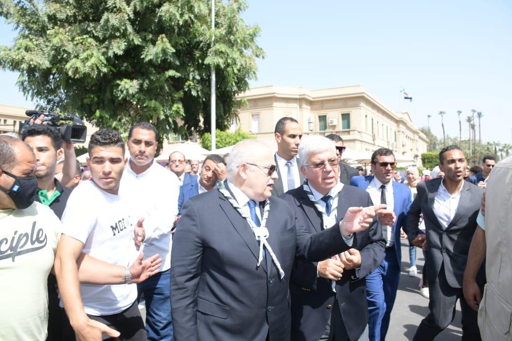 عاشور والخشت يشهدان تحية العلم 2