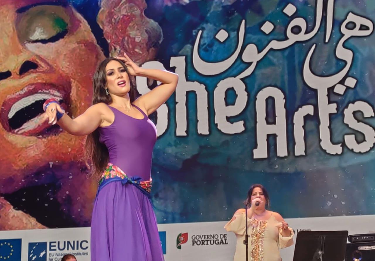 إيمي سلطان تعيد إحياء أغنيات كوكب الشرق في مسرح إيوارت التاريخي 