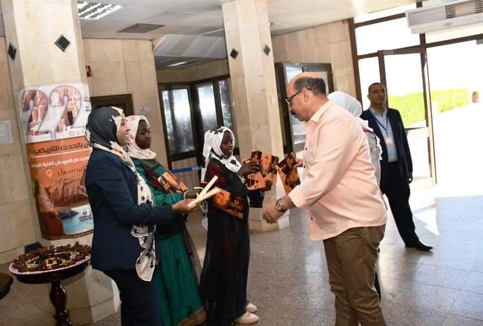 افواج سياحية تتوافد على اسوان لمشاهدة تعامد الشمس