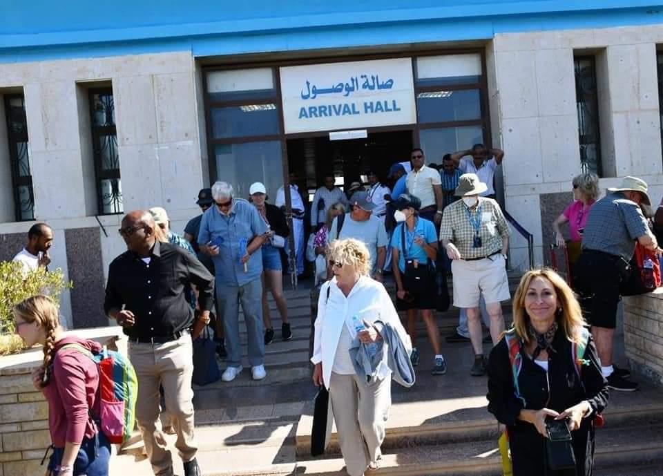 افواج سياحية تتوافد على اسوان لمشاهدة تعامد الشمس