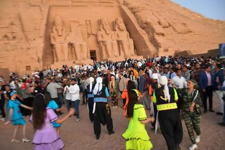 بدء تشغيل عدد من السيارات الكهربائية بأبو سمبل