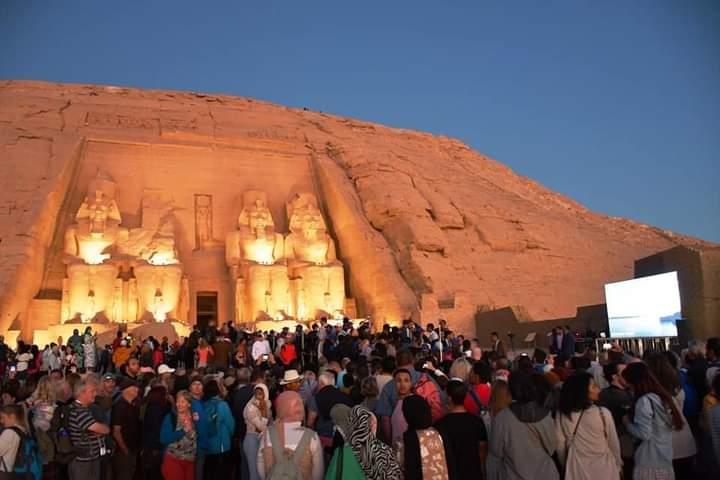بدء تشغيل عدد من السيارات الكهربائية بأبو سمبل