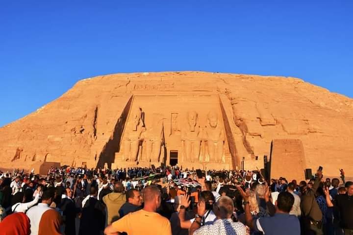 بدء تشغيل عدد من السيارات الكهربائية بأبو سمبل