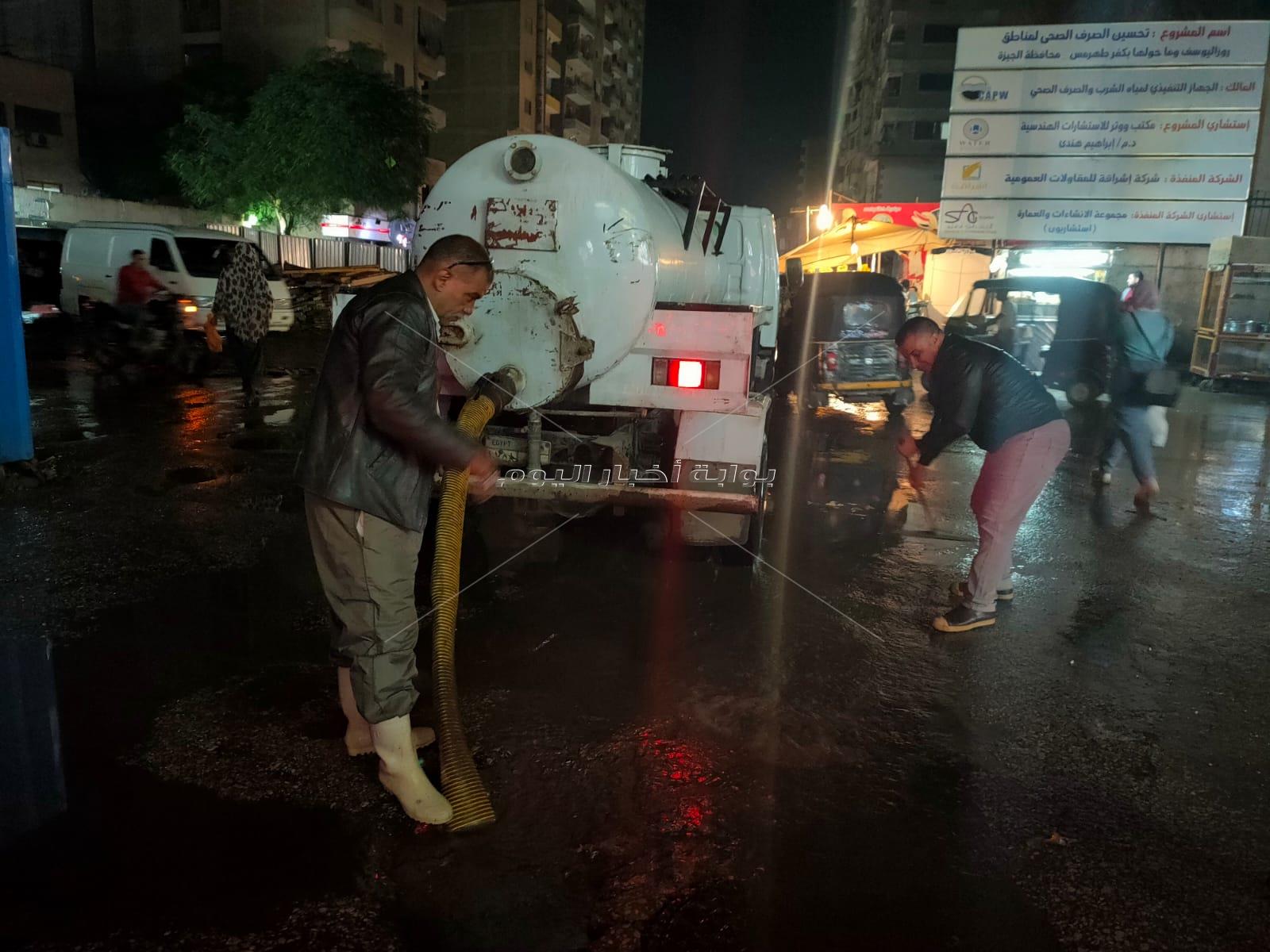 شفط تجمعات مياه الأمطار ببولاق الدكرور في الجيزة
