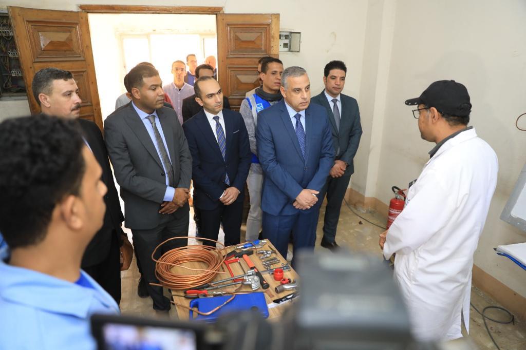 محافظ سوهاج يتفقد  فعاليات المبادرة الوطنية