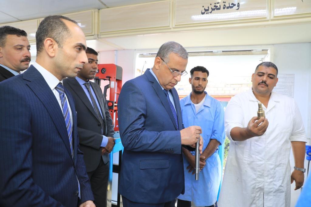 محافظ سوهاج يتفقد  فعاليات المبادرة الوطنية