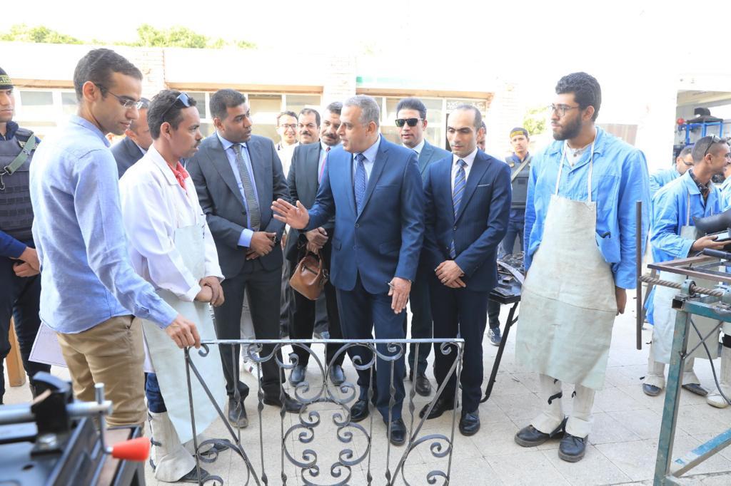 محافظ سوهاج يتفقد  فعاليات المبادرة الوطنية