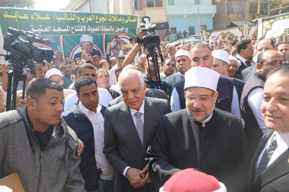 وزير الأوقاف ومحافظ الجيزة يفتتحان مسجد العتيق بالصف