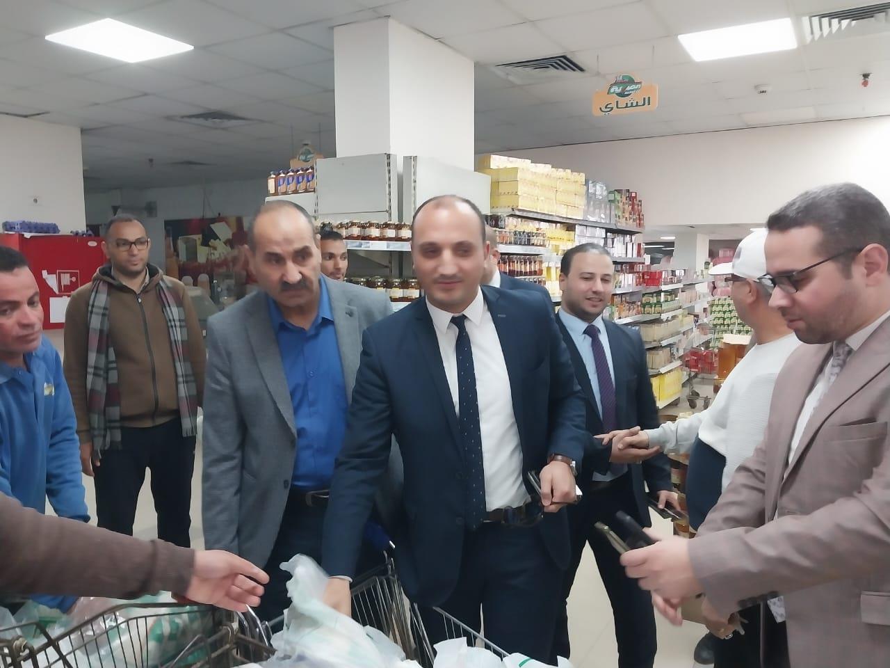 غلق وتشميع 3 معامل تحاليل طبية لإدارتها بدون ترخيص في بني سويف