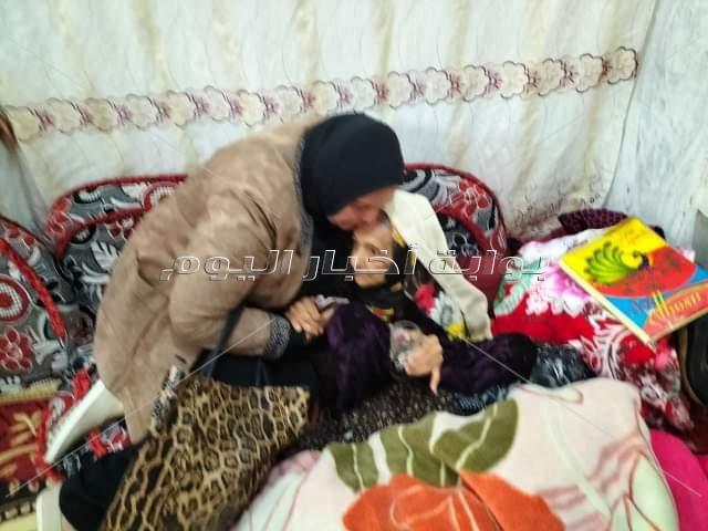راعى الأغنام ضرب أمه العجوز. فقرر محافظ الشرقية توفير حياه كريمه لها ورعايتها