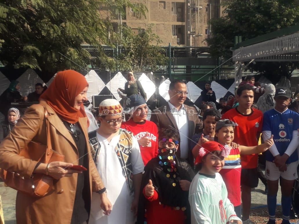 رئيس حي العمرانية يحتفل باليوم العالمي لذوي الهمم مع أطفال قادرون باختلاف