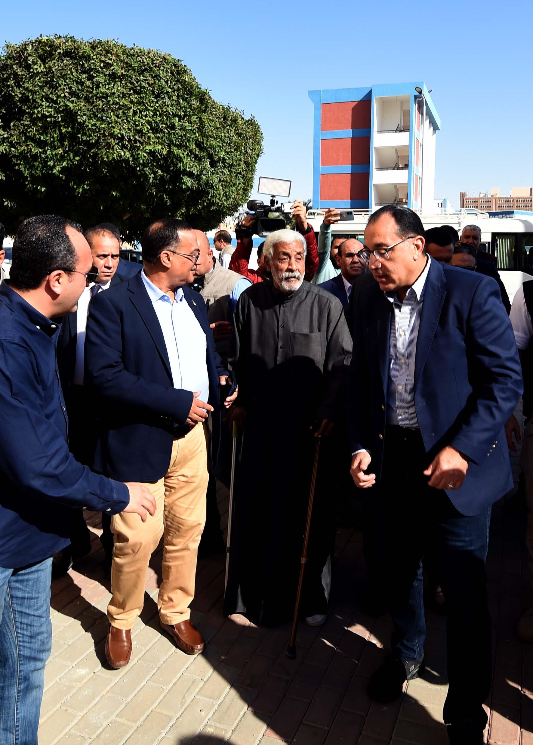 رئيس الوزراء يتفقد منطقة مساكن ناصر بالملاحة أحد مشروعات التطوير العمراني بمحافظة السويس