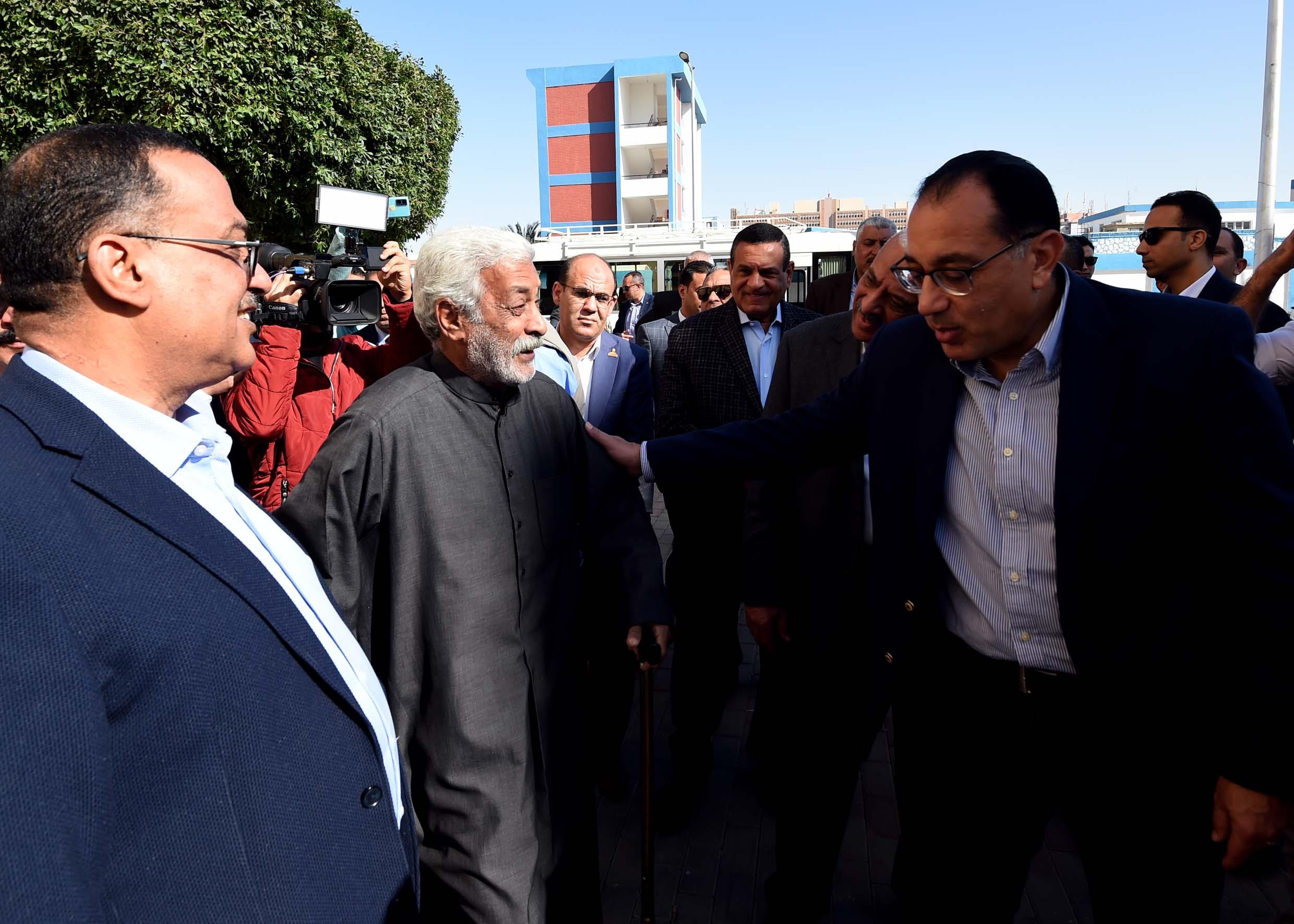 رئيس الوزراء يتفقد منطقة مساكن ناصر بالملاحة أحد مشروعات التطوير العمراني بمحافظة السويس