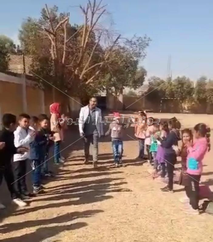 ممر شرفي لتلميذ يحارب السرطان بمدرسة السلام بحاجر دنفيق بقنا