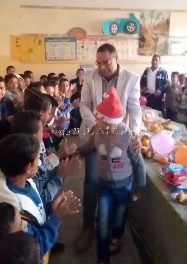 ممر شرفي لتلميذ يحارب السرطان بمدرسة السلام بحاجر دنفيق بقنا