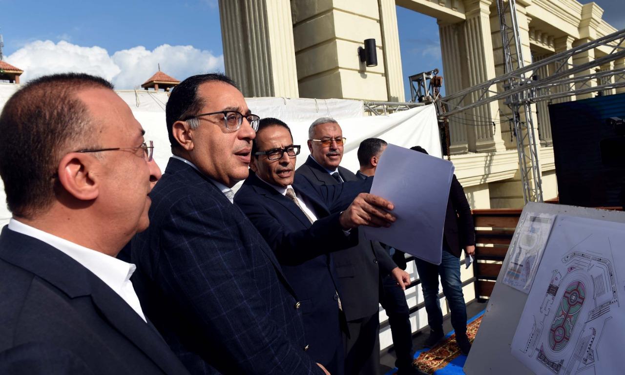 مدبولي يشيد بما تم إنجاز أعمال تطوير الميدان الرئيسي لمحطة مصر