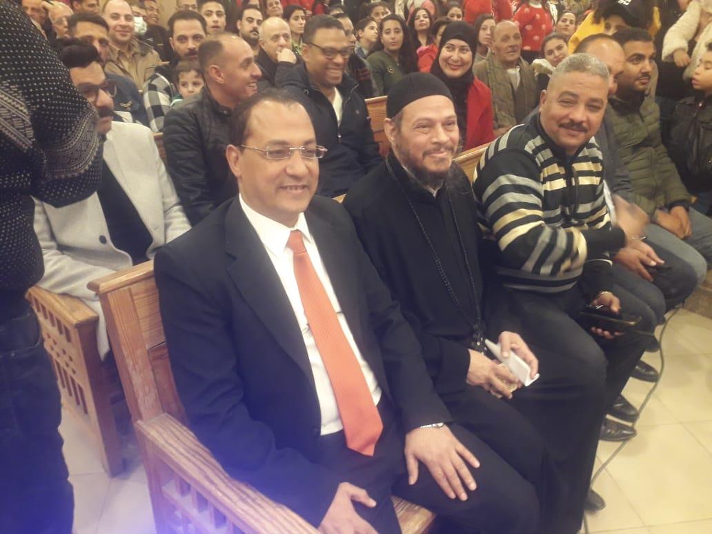 رئيس حي العمرانية يزور الكنائس ويهنئ الأخوة الأقباط| صور‎‎