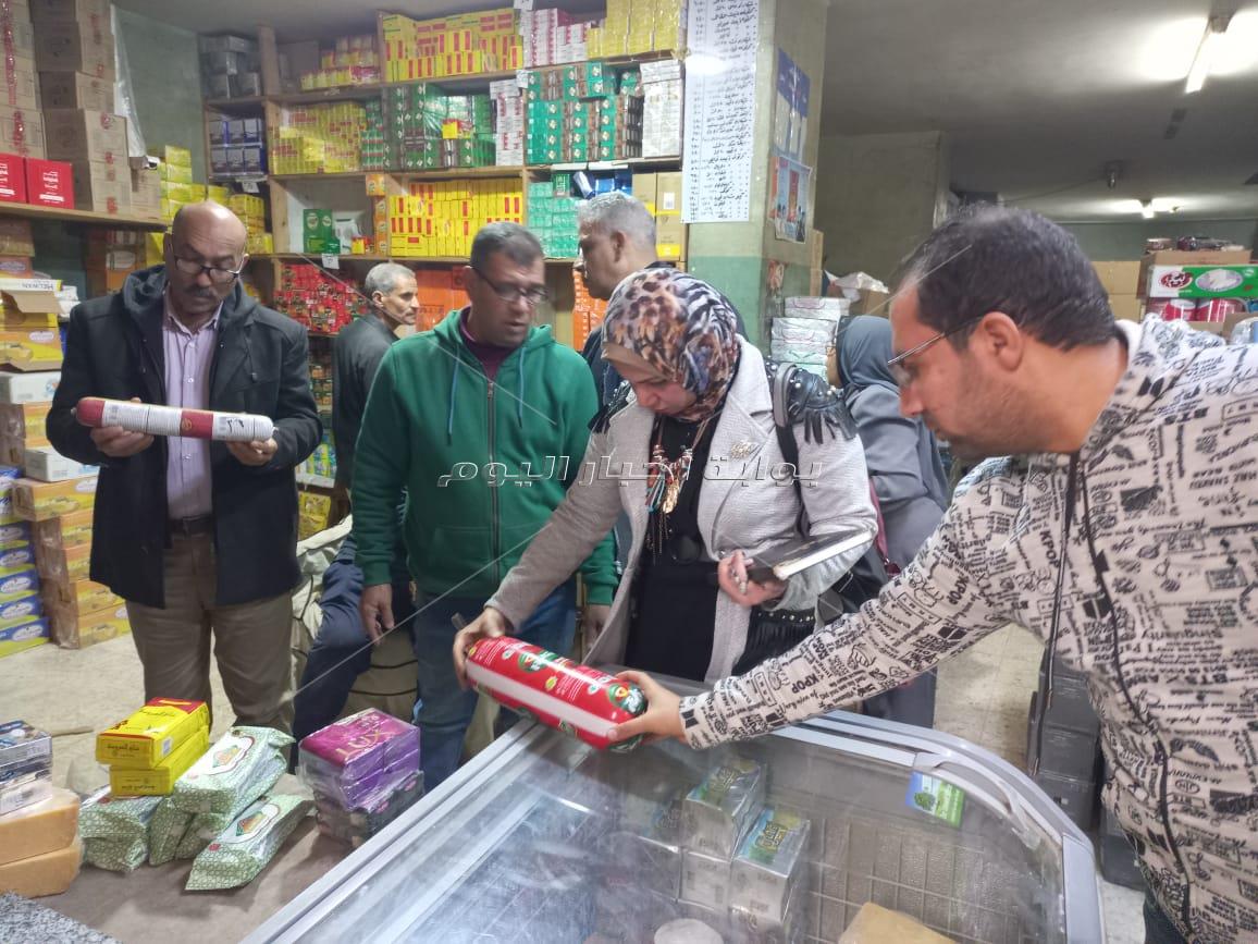 محافظ الدقهلية يحيل  194 محضرا بالمخالفات التي تم ضبطها في الأسواق  للنيابة العامة . 