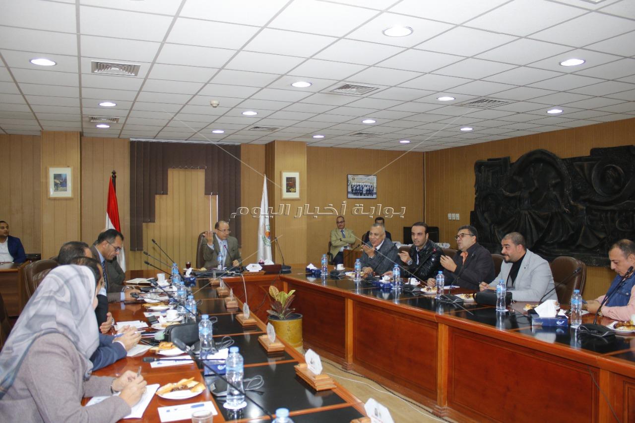 خاطر .. يلتقى بوفد من رجال الأعمال و مستثمرى المنطقة الصناعية للتعاون المشترك لجامعة المنصورة 