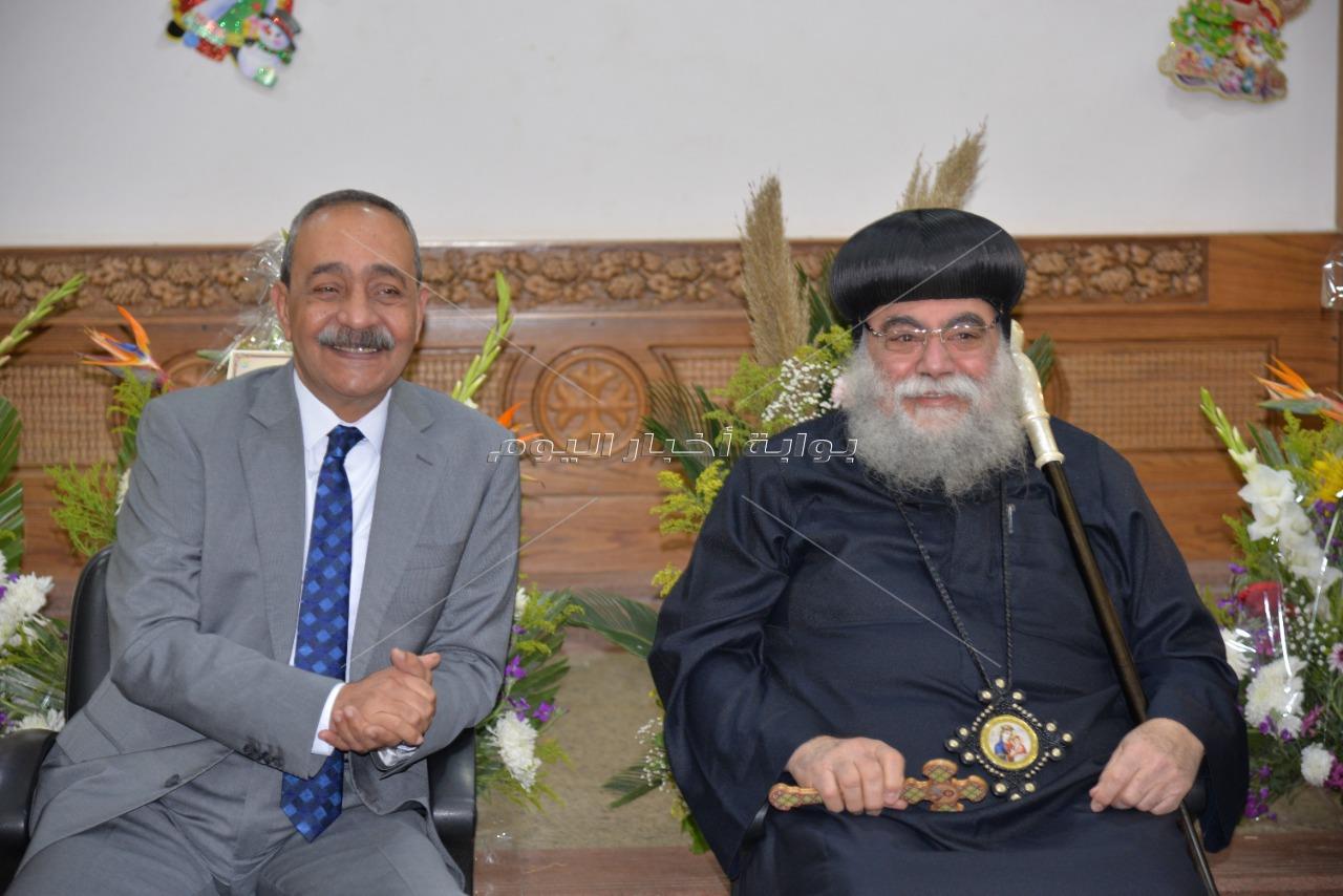 محافظ الإسماعيلية يزور الكنائس للتهنئة بعيد الميلاد المجيد 