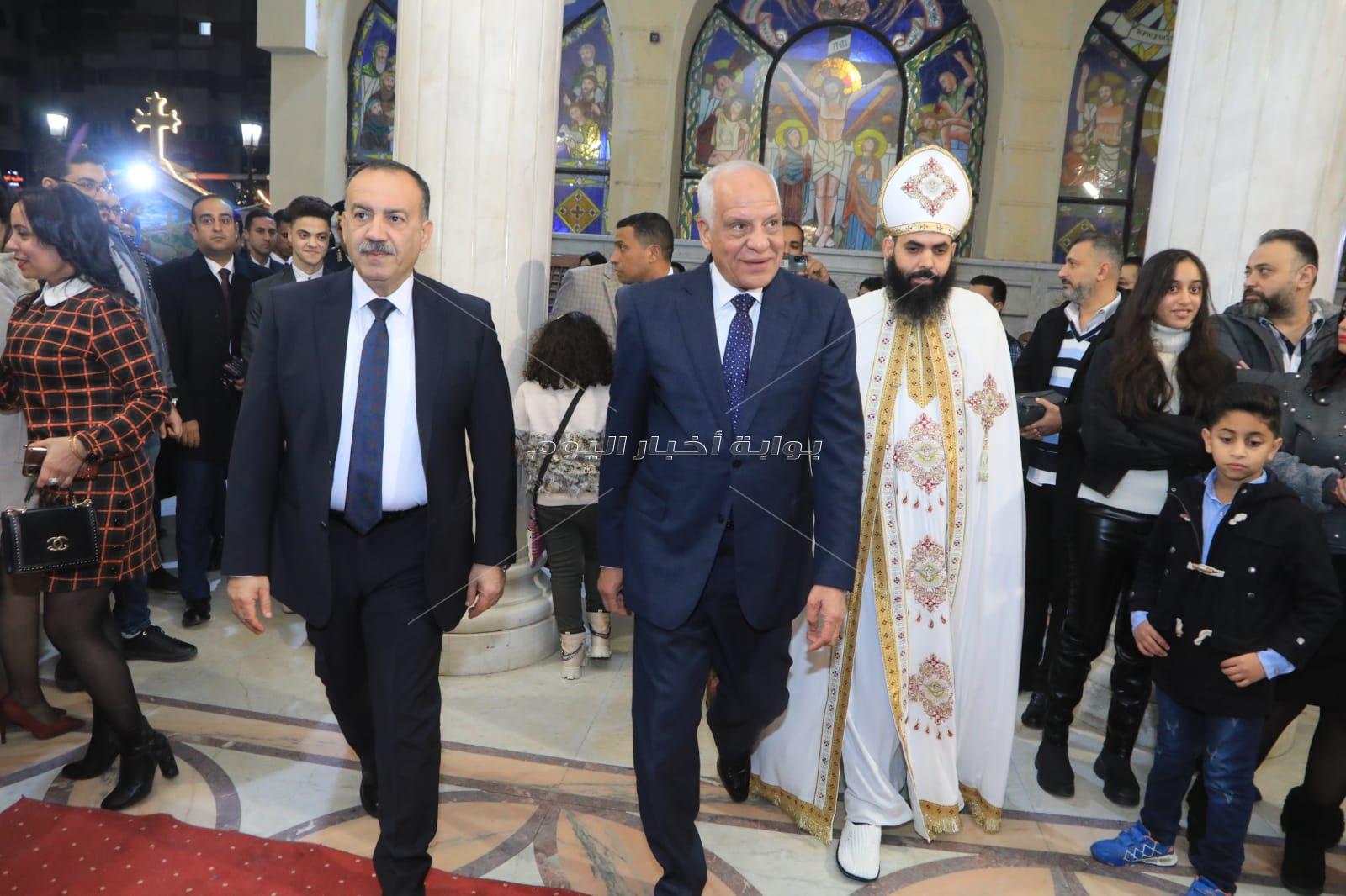 محافظ الجيزة يزور مطرانية الجيزة للأقباط الأرثوذكس لتقديم التهنئة بعيد الميلاد المجيد| صور