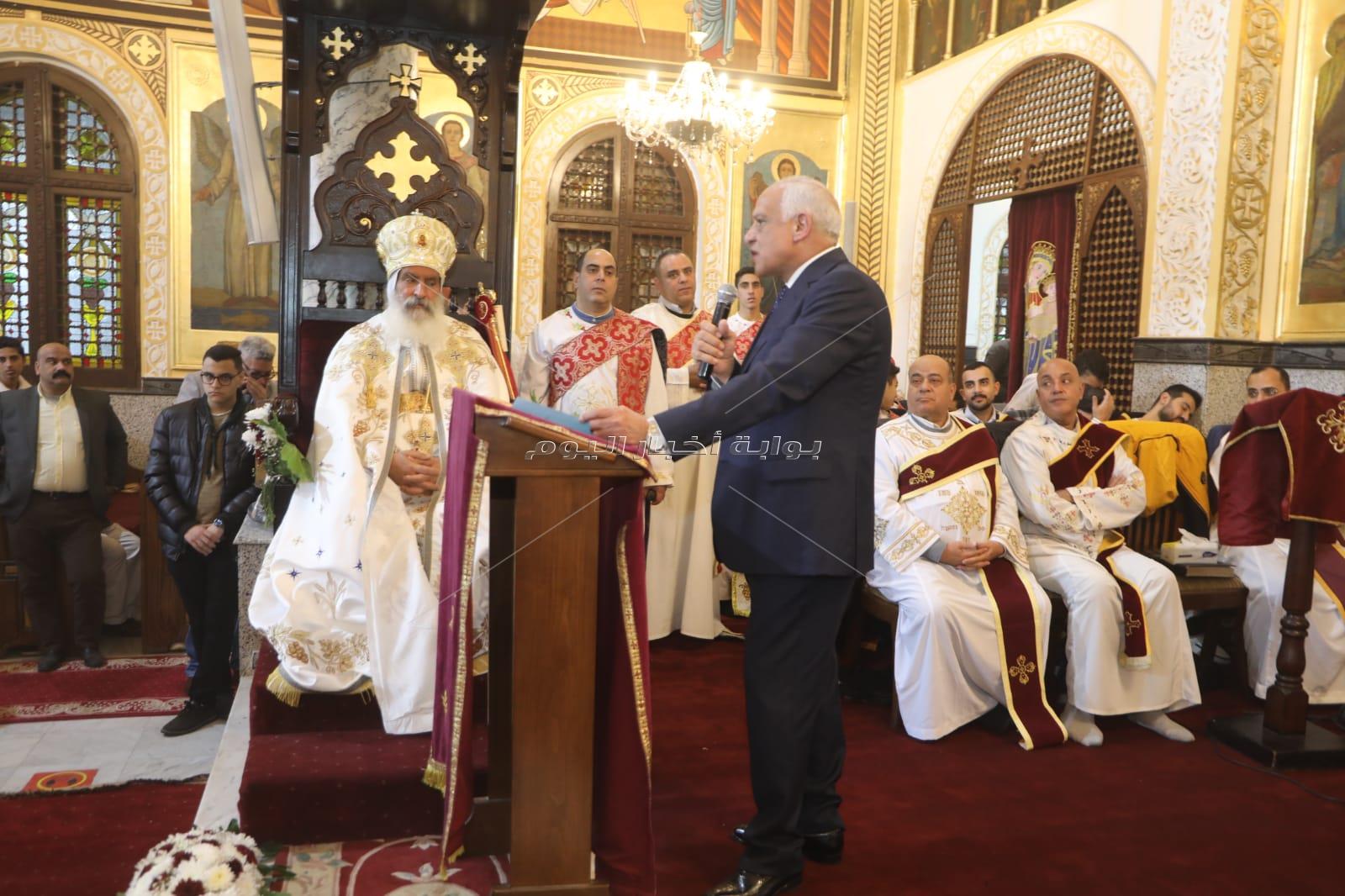 محافظ الجيزة يزور مطرانية الجيزة للأقباط الأرثوذكس لتقديم التهنئة بعيد الميلاد المجيد| صور