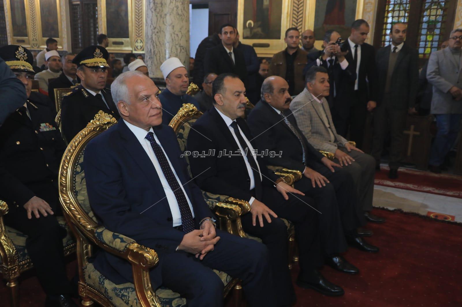 محافظ الجيزة يزور مطرانية الجيزة للأقباط الأرثوذكس لتقديم التهنئة بعيد الميلاد المجيد| صور
