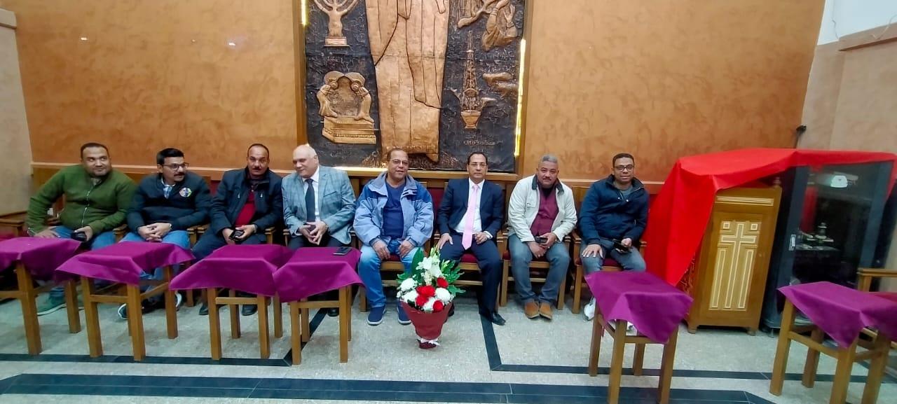 رئيس حي العمرانية يتفقد محيط كنائس الحي ويهنئ الإخوة الأقباط
