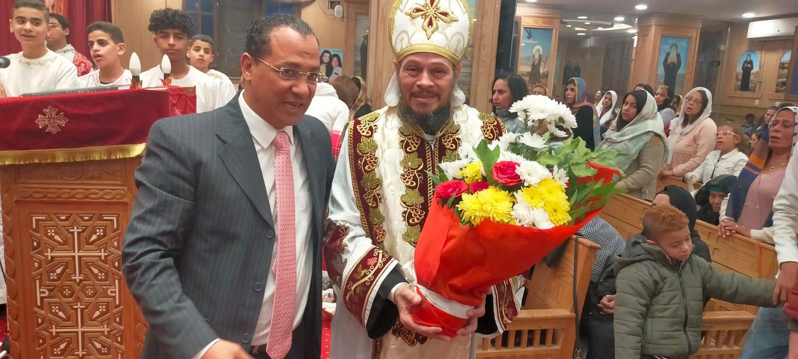 رئيس حي العمرانية يتفقد محيط كنائس الحي ويهنئ الإخوة الأقباط