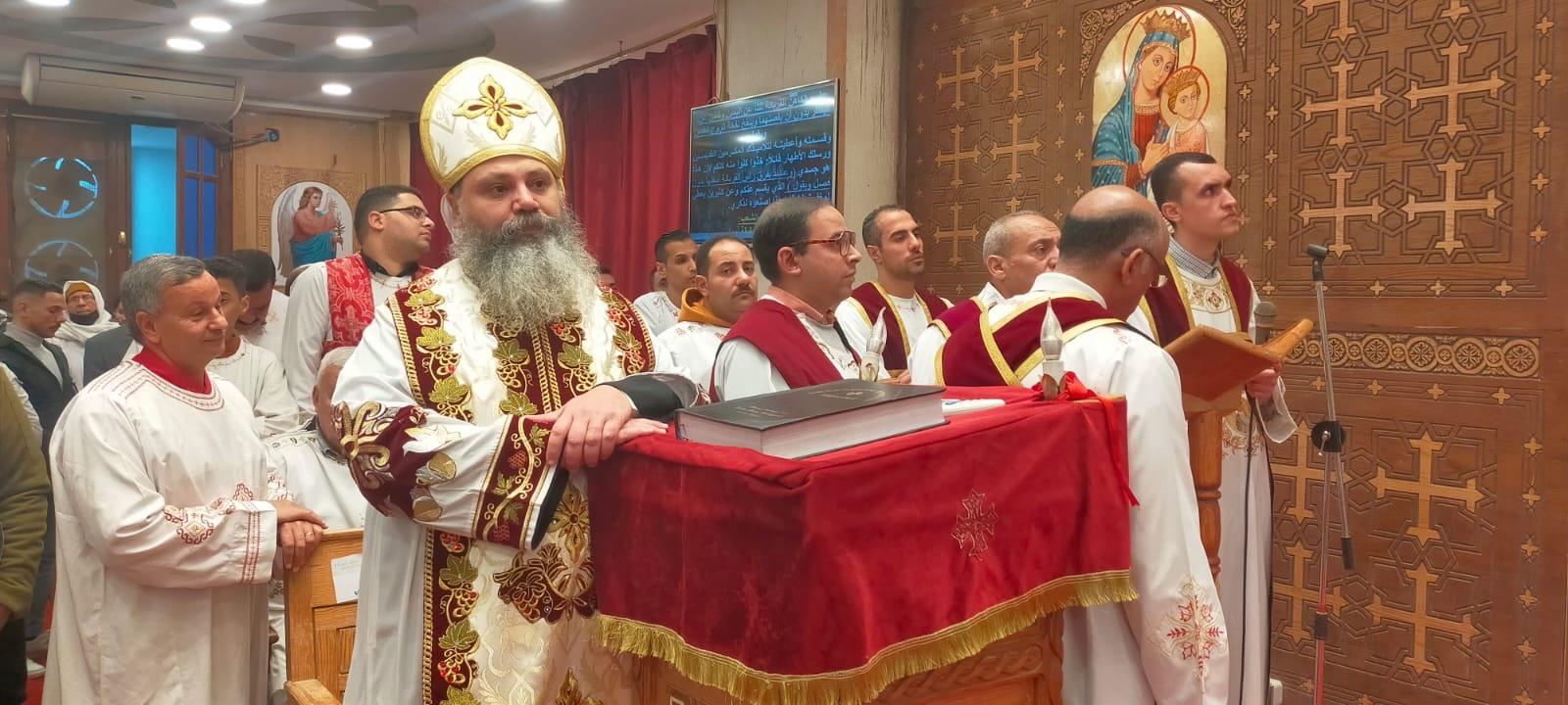 رئيس حي العمرانية يتفقد محيط كنائس الحي ويهنئ الإخوة الأقباط