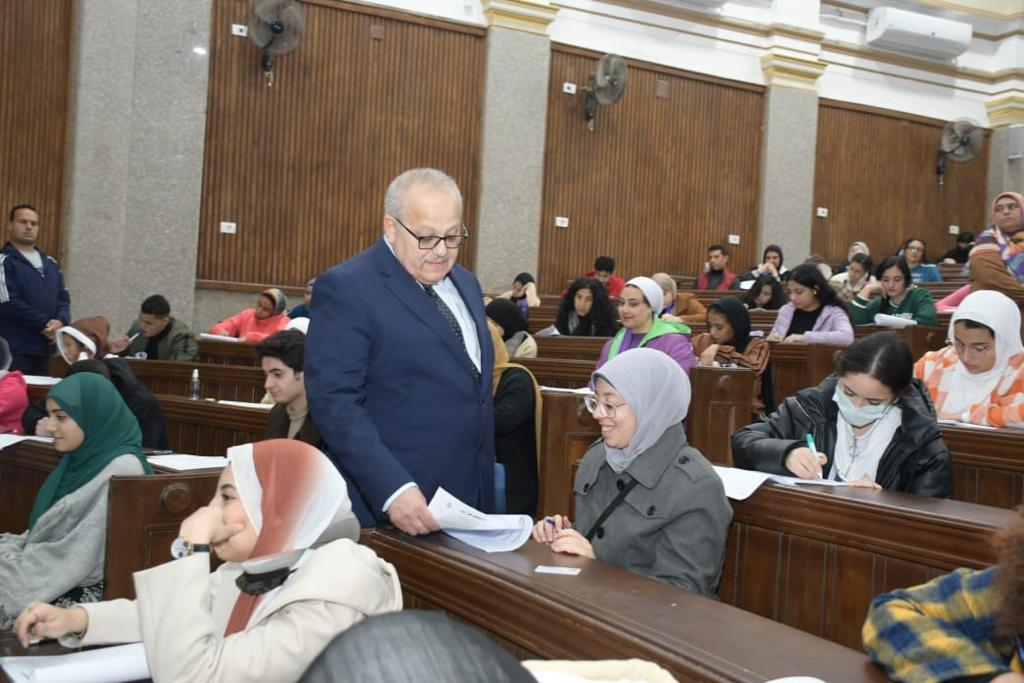  الخشت: امتحانات الفصل الدراسي الأول تُجرى بهدوء منذ بدايتها
