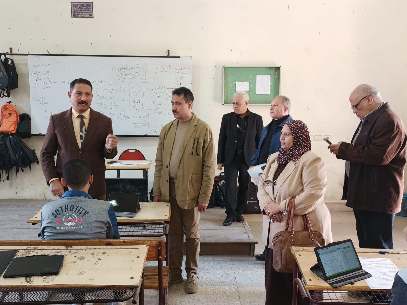 سلومة يتابع ميدانيًا امتحانات الصف الثاني الثانوي العام بتعليم الجيزة