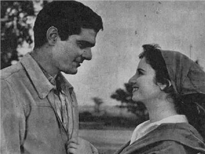 رغم غموض قصتهم ..الحب ينطق من صور فاتن حمامة وعمر الشريف|صور