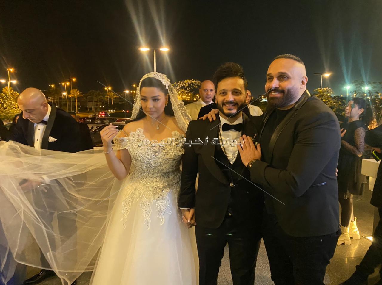 الصور الأولي من الاستعدادات الأخيرة لعقد قران المطرب إيساف 