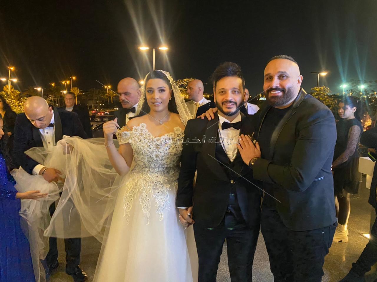 الصور الأولي من الاستعدادات الأخيرة لعقد قران المطرب إيساف 