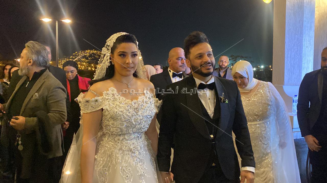 الصور الأولي من الاستعدادات الأخيرة لعقد قران المطرب إيساف 
