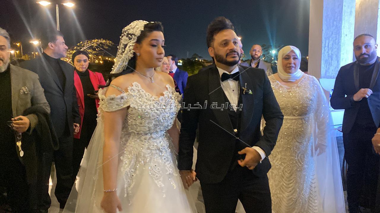 الصور الأولي من الاستعدادات الأخيرة لعقد قران المطرب إيساف 