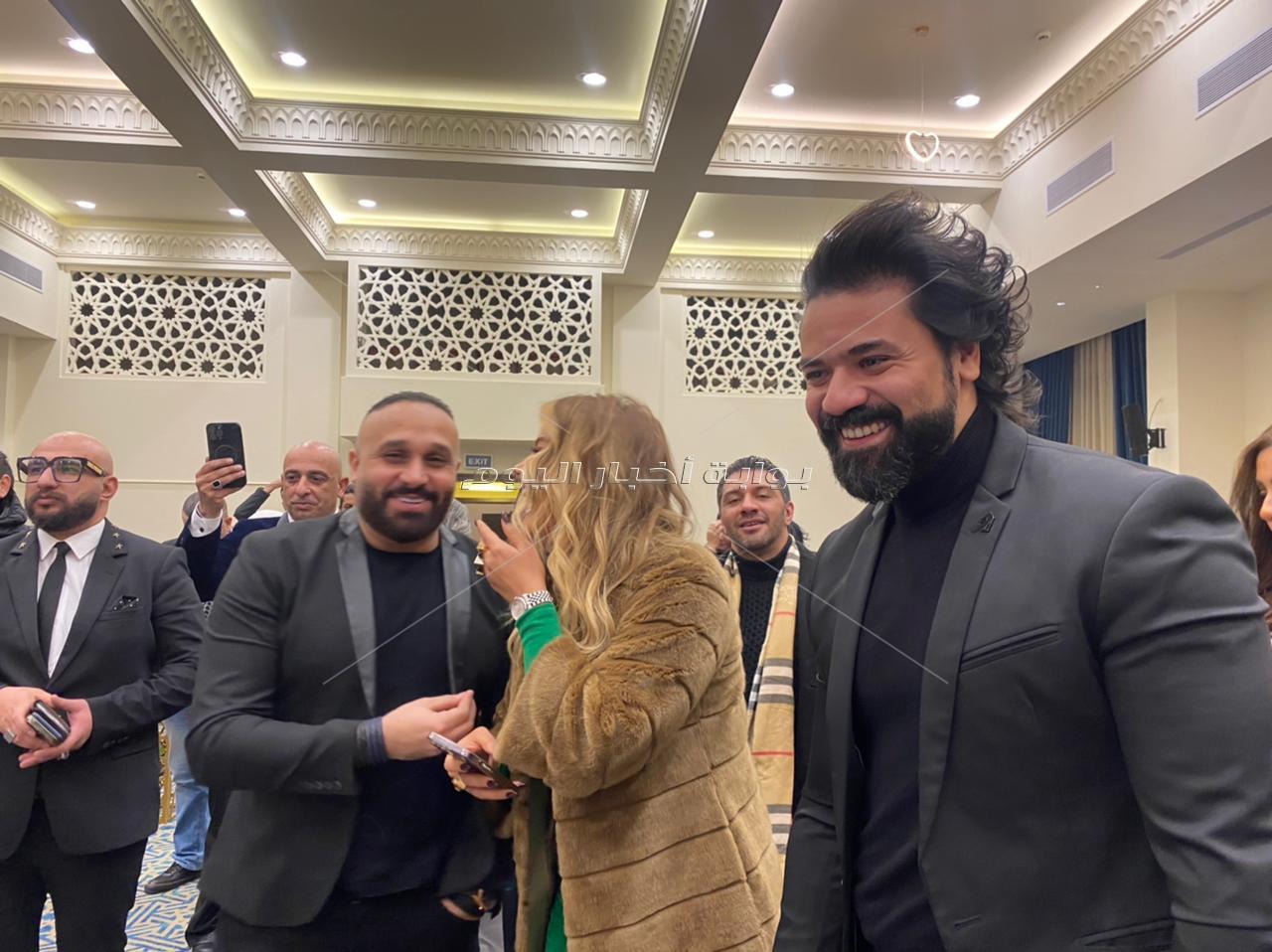 الصور الأولى من عقد قران المطرب إيساف