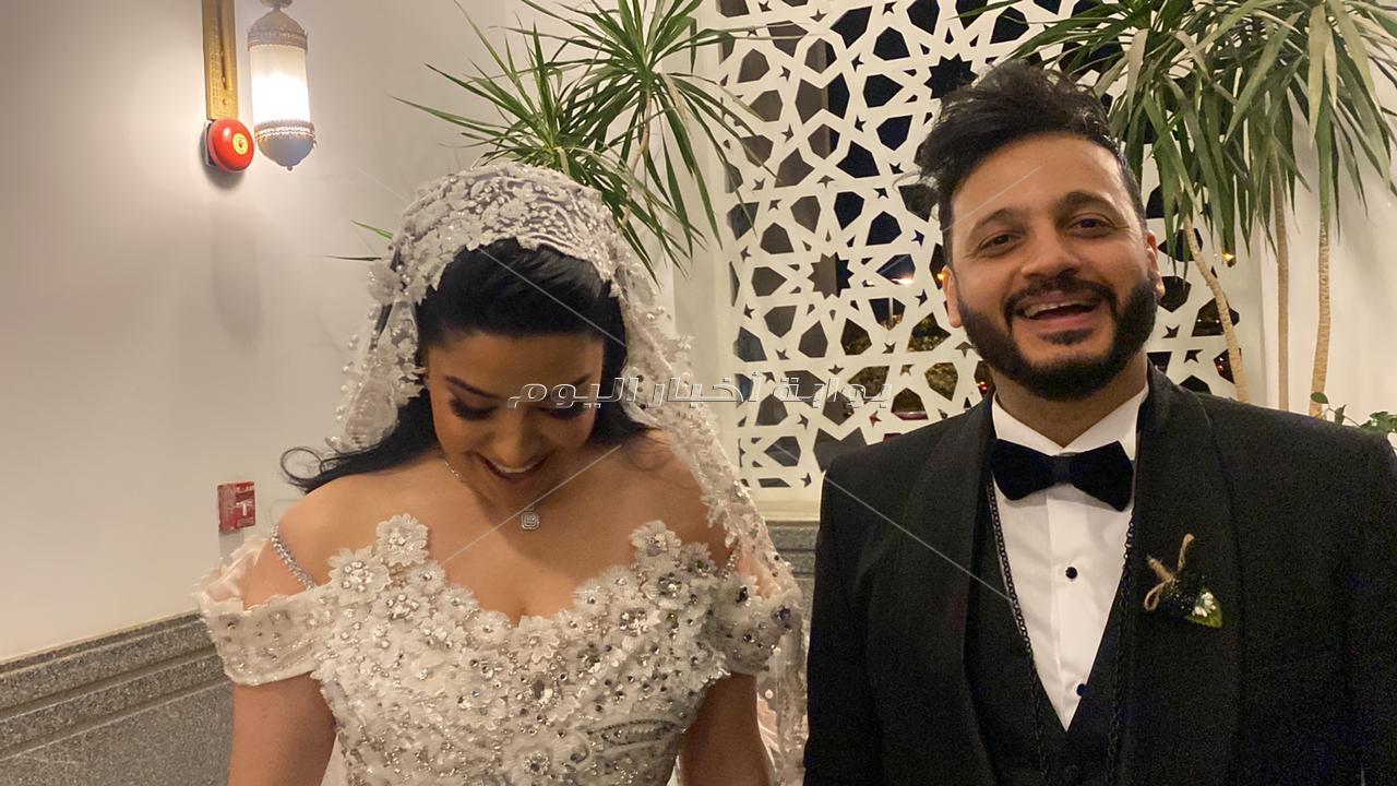 الصور الأولى من عقد قران المطرب إيساف